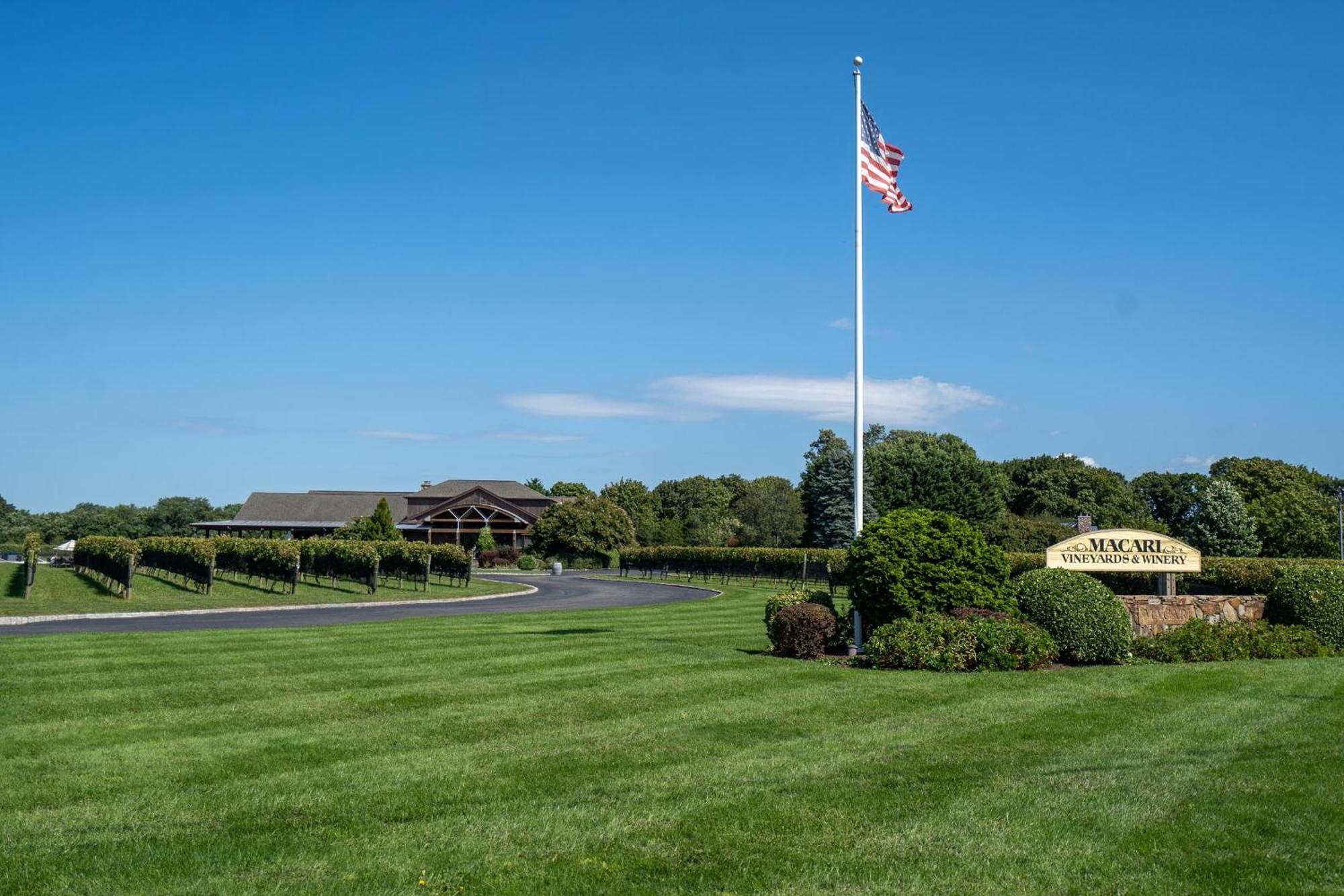Large Modern North Fork Barn:Vineyards In Backyard, Harbes Farms Villa Mattituck Ngoại thất bức ảnh